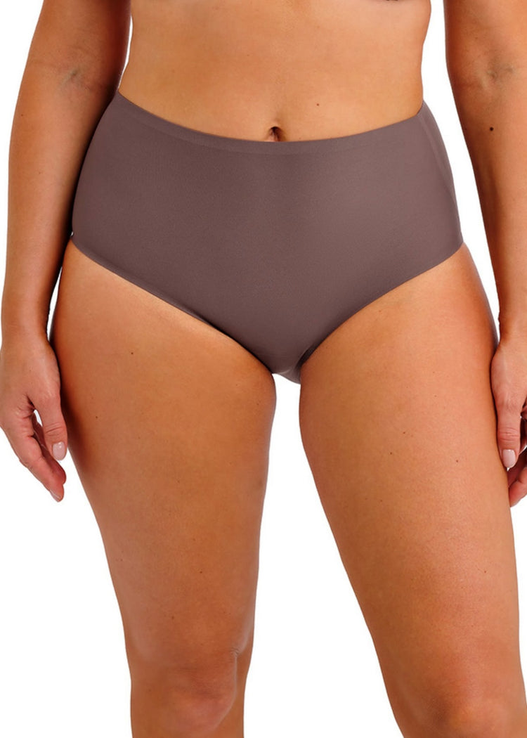 Model in Smoothease Invisible Stretch Broekje Warm Ombre voorzijde