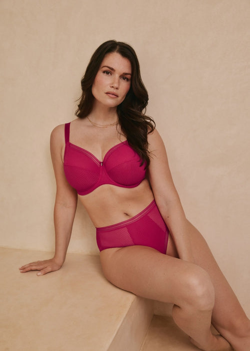Model in Fusion Full Cup Side Support BH Framboise packshot
