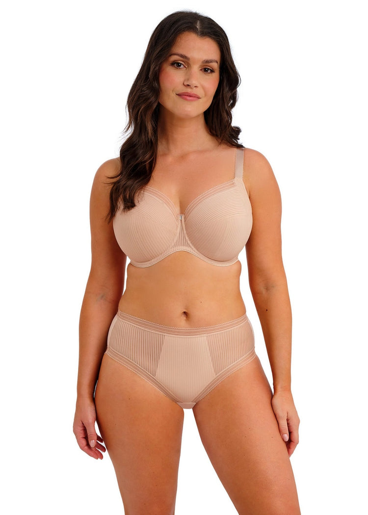 Model in Fusion Full Cup BH Natural Beige voorzijde