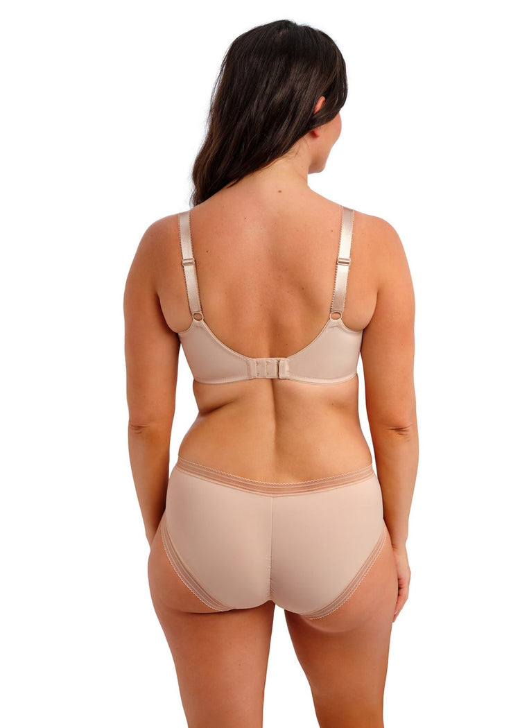Model in Fusion Full Cup BH Natural Beige achterzijde