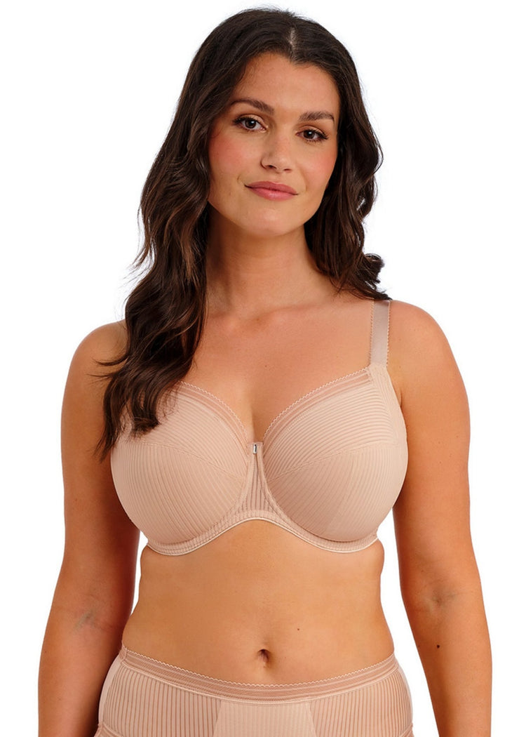 Model in Fusion Full Cup BH Natural Beige voorzijde