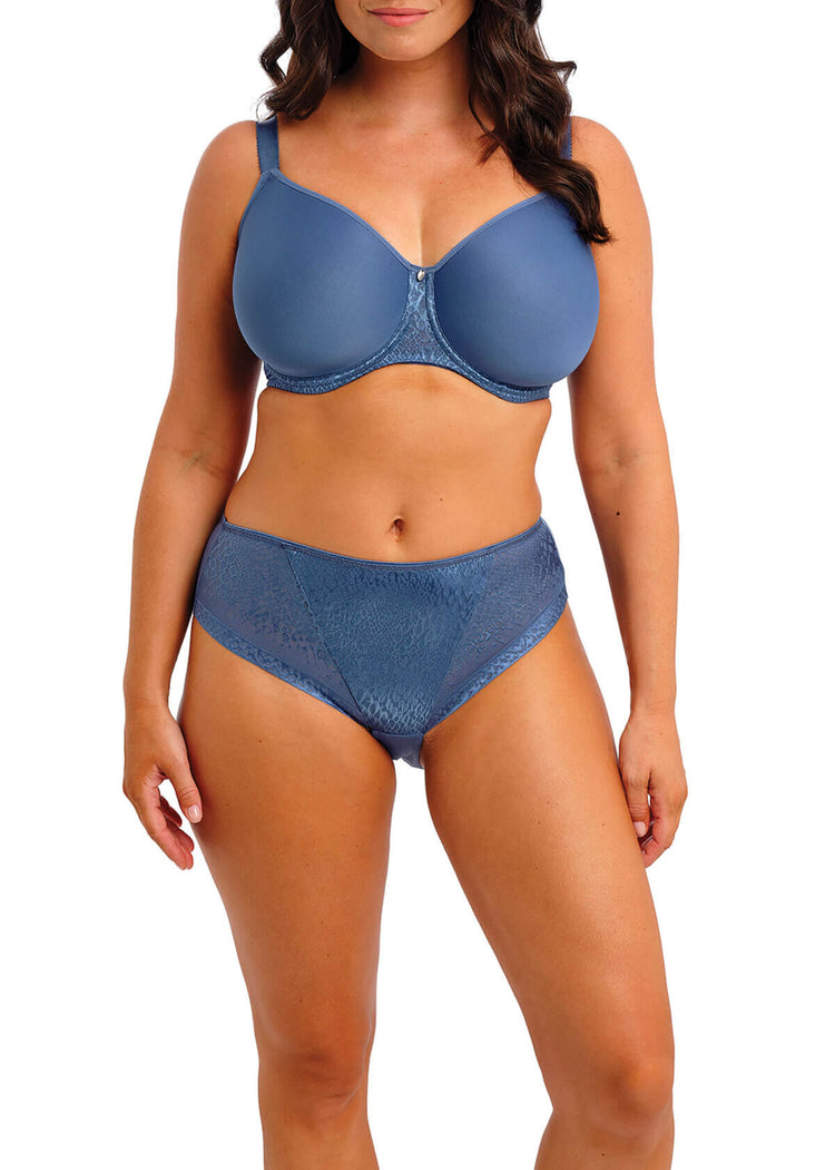 Model in Envisage Spacer BH Evening Blue voorzijde