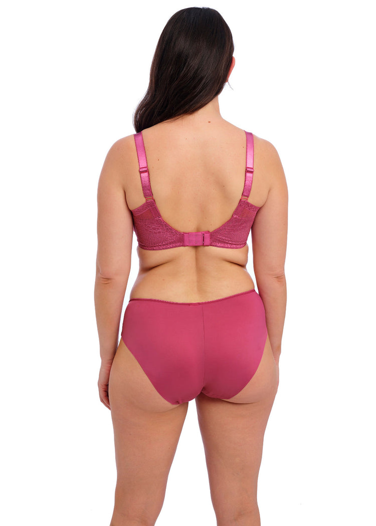 Model in Envisage Voorgevormde Spacer BH Passion achterzijde set