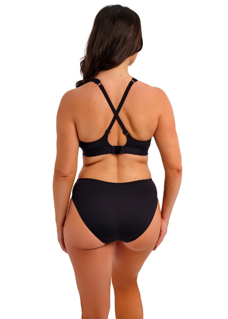 Model in Merissa Triangle Beugelloze Bikini Top Zwart achterzijde