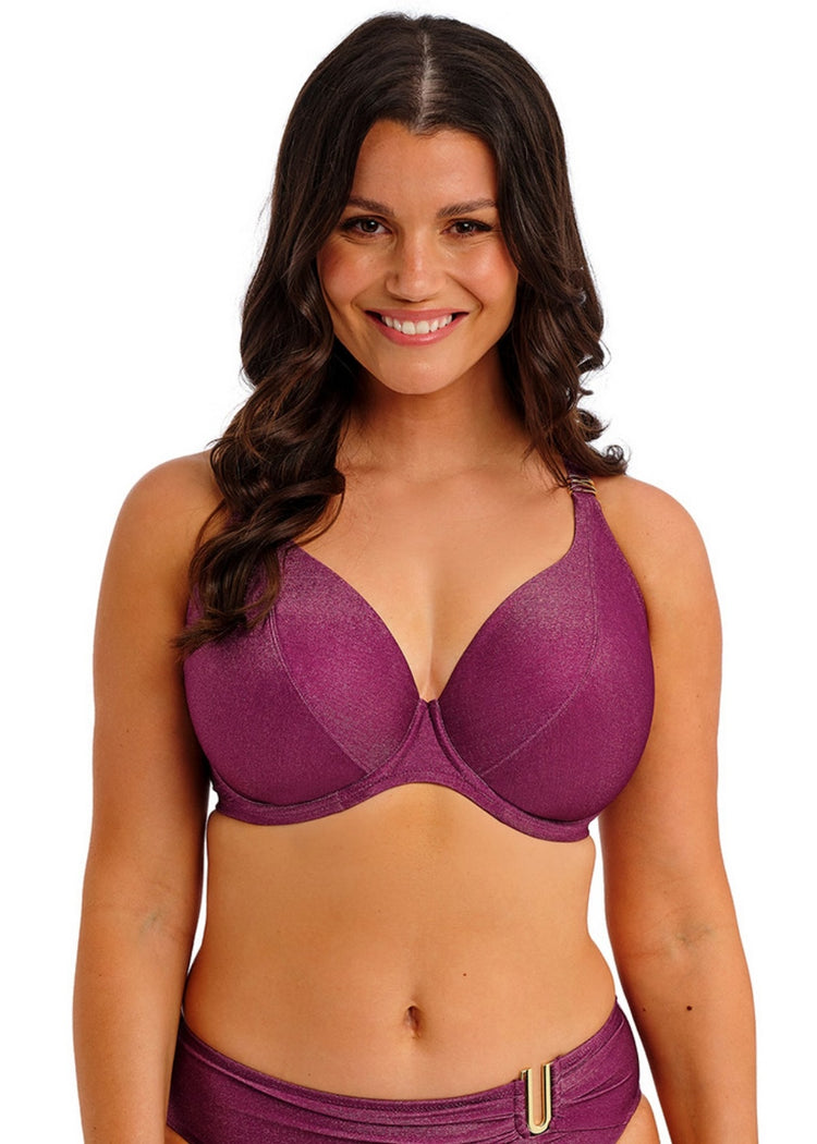 Model in Paros Coast Plunge Bikini Top Berry Shimmer voorzijde