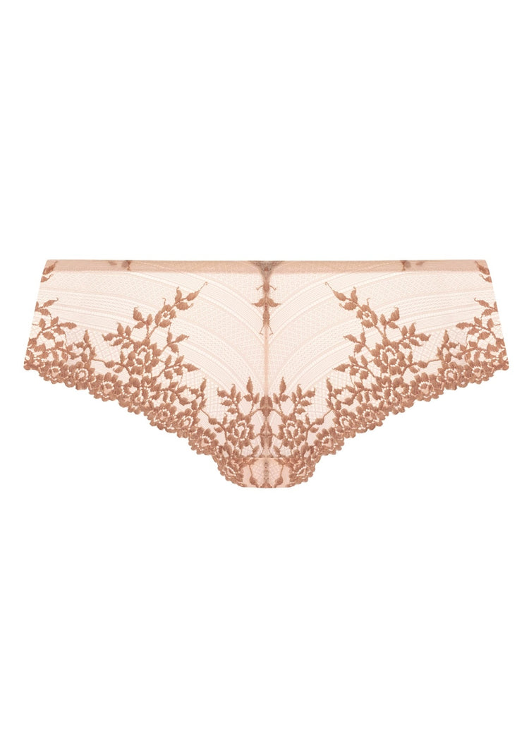 Model in Embrace Lace Tanga Broekje Angel Wing/Rose Dust packshot