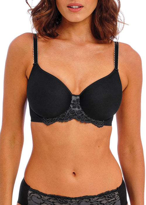 Model in Florilege Voorgevormde Spacer BH Zwart packshot
