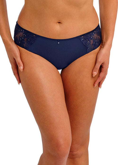 Model in Most Divine Broekje Dark Sapphire packshot