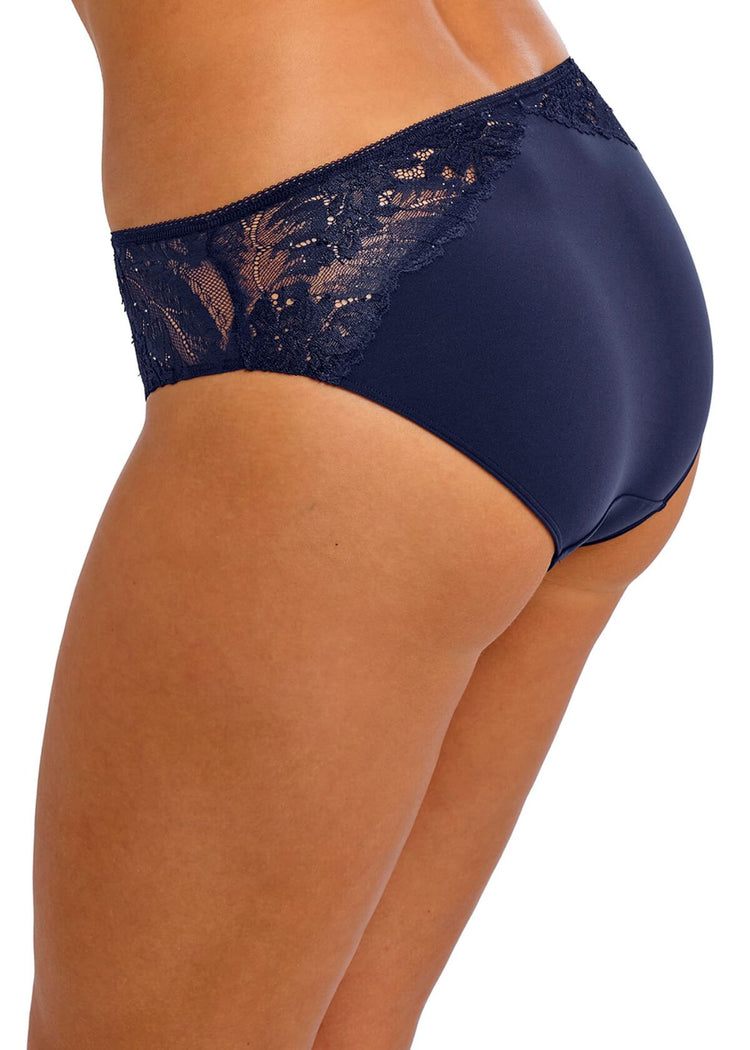 Model in Most Divine Broekje Dark Sapphire achterzijde