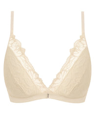 Model in Abellia Beugelloze Bralette Gardenia packshot