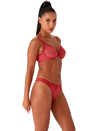 Model in Glossies Lace String Raspberry Blush Voorzijde