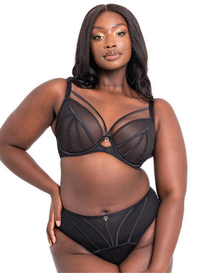 Model in Scantilly Senses Plunge BH set