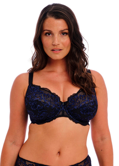 Model in Emmaline Side Support BH Midnight voorzijde 