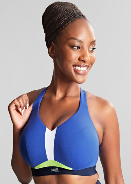 Model in Ultra perform Non Padded Sport BH Blauw Voorzijde