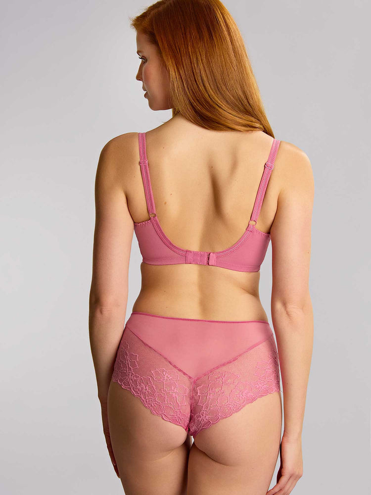 Model in Envy Balconette BH Fuchsia achterzijde
