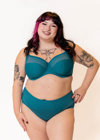 SuperBra model in Bliss Full Cup BH Teal voorzijde