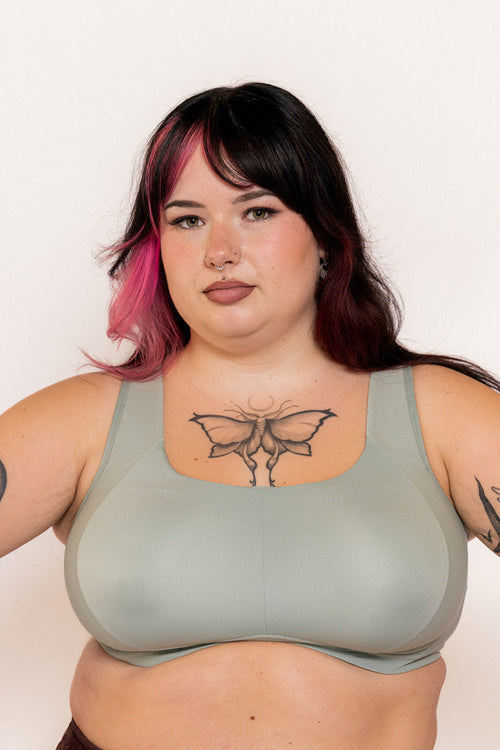 Model in Thrive Sport BH Pale Green packshot