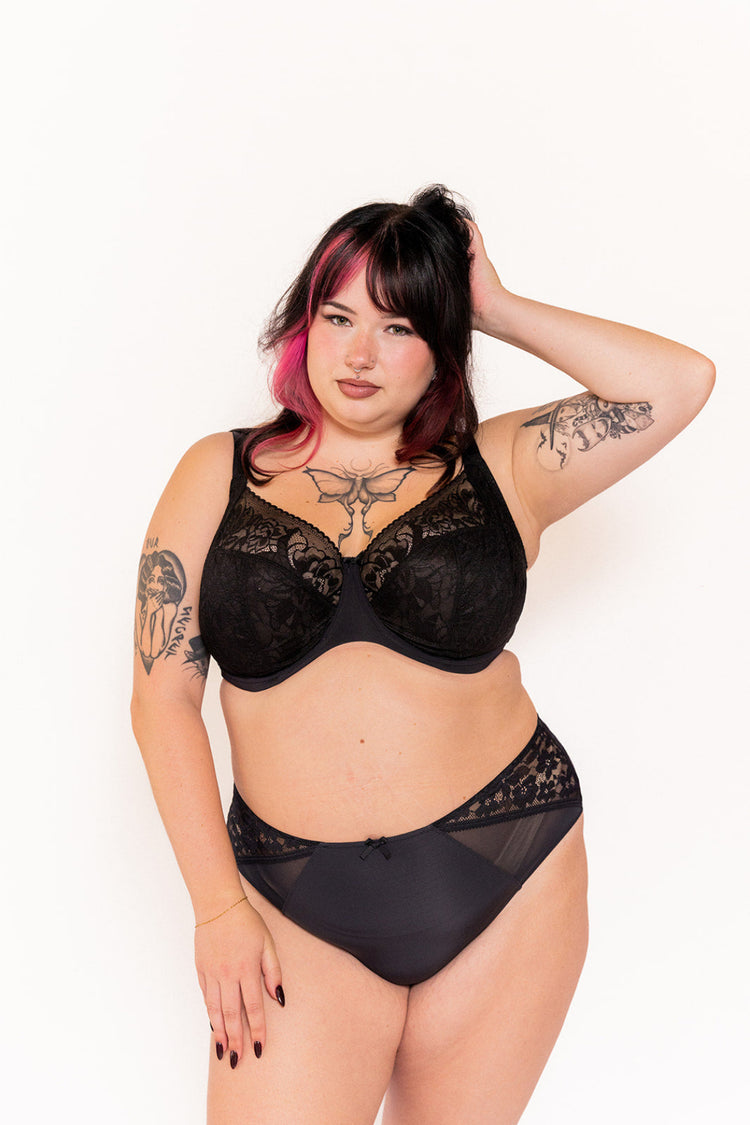 SuperBramodel in Dream Comfort Full Cup BH Zwart voorzijde