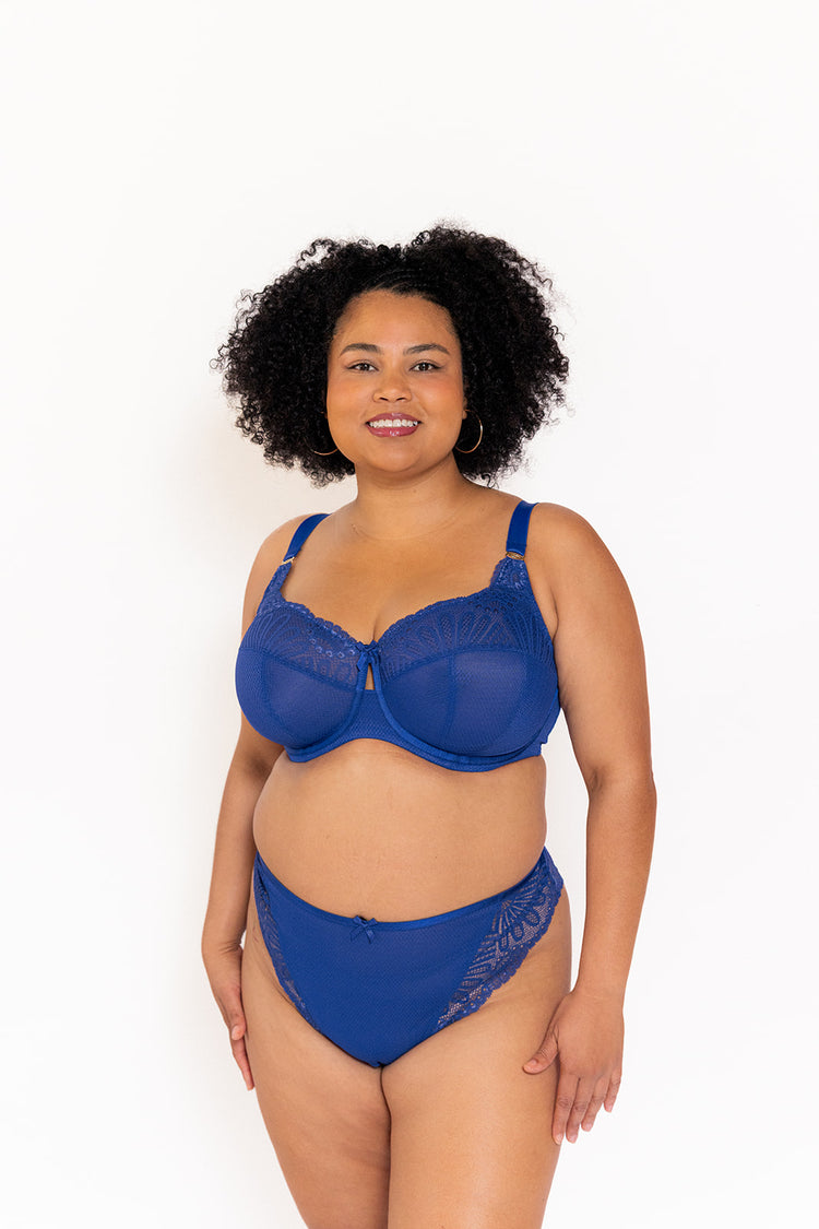 SuperBramodel in Entice Full Cup BH Indigo voorzijde
