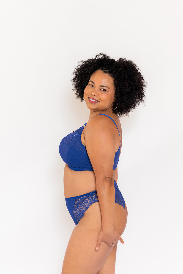 SuperBramodel in Entice Full Cup BH Indigo voorzijde