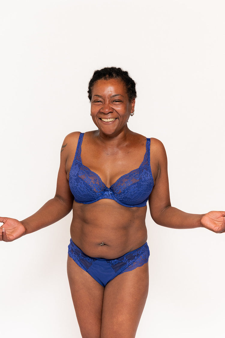 SuperBramodel in Heidi High Apex Plunge BH Indigo voorzijde