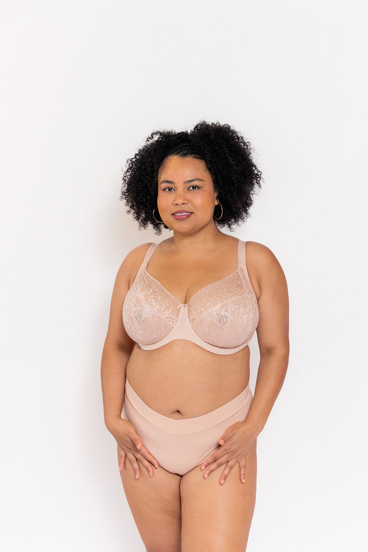 SuperBramodel in Dream Comfort Full Cup BH Cameo Rose voorzijde