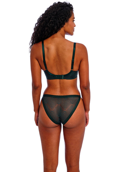 Model in Tailored High Apex Plunge BH Deep Emerald Achterzijde