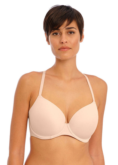 Model in Undetected Voorgevormde T-shirt BH Natural Beige voorzijde