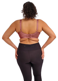 Model in Energise Sport BH Rosewood Achterzijde