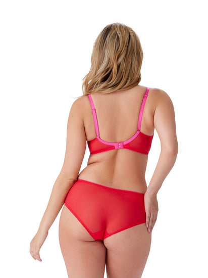Model in Superboost Lace Voorgevormde Plunge BH Rose Red Achterzijde