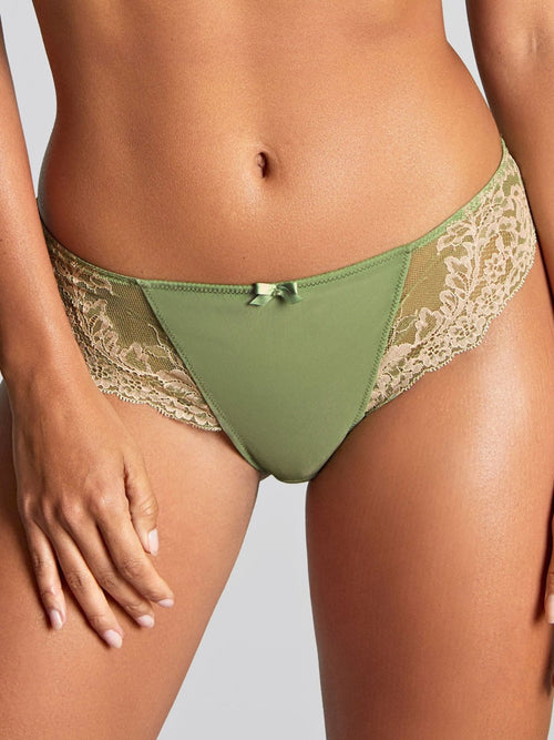 Model in Ana Brazilian Sage/Sand voorzijde