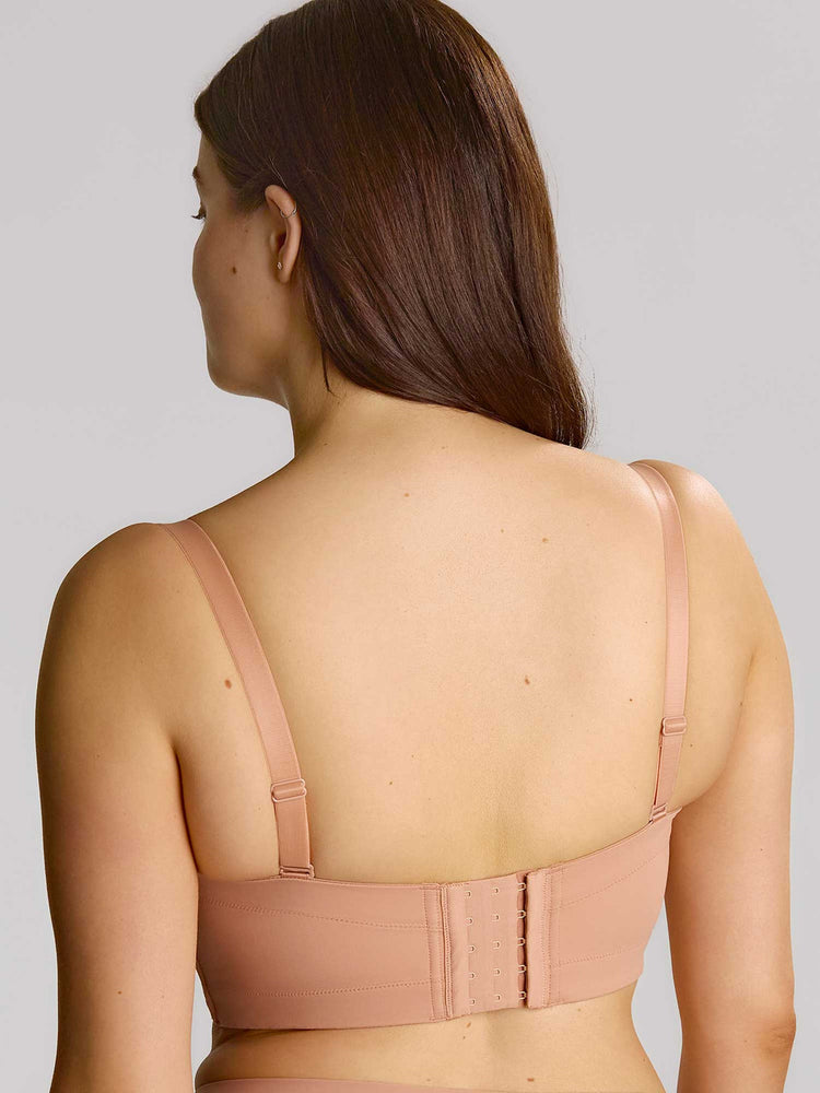 Model in Dana Strapless BH Hazel achterzijde straps