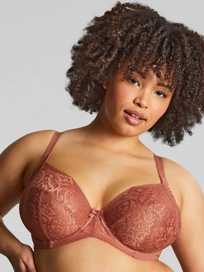 Model in Estel Plunge BH Rose Gold voorzijde