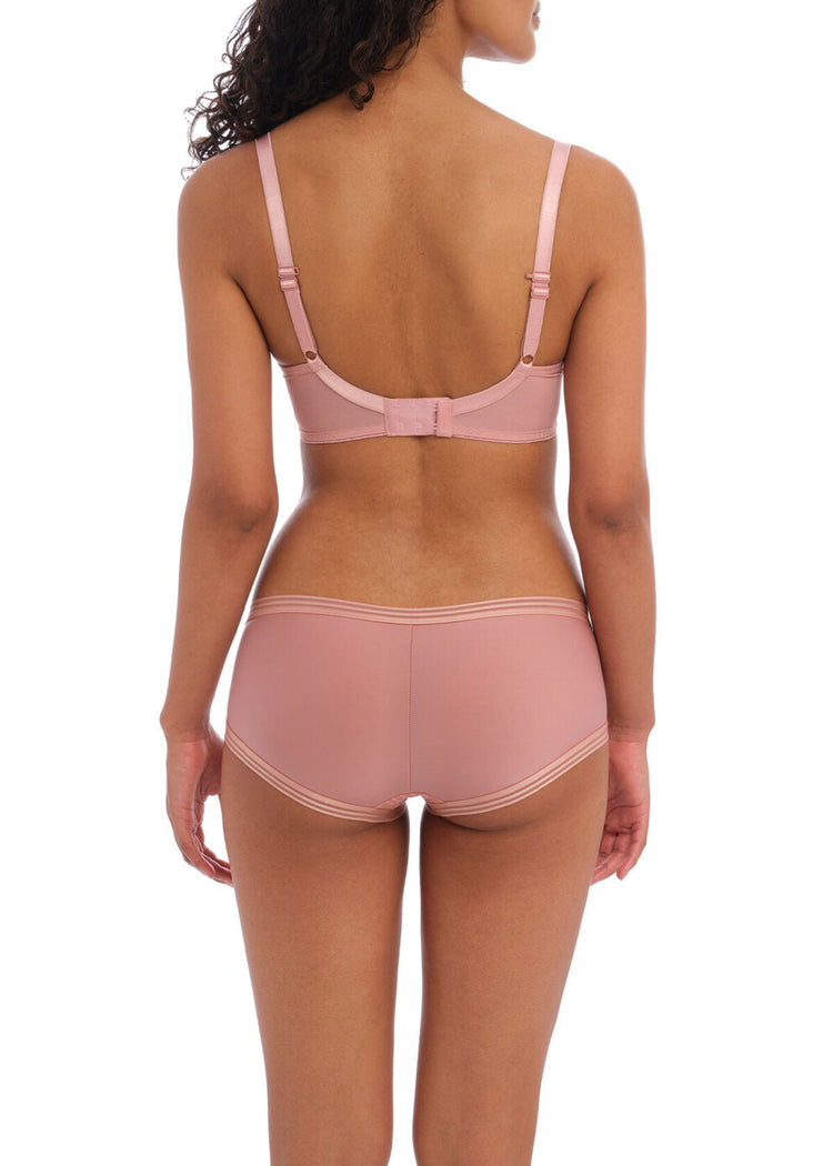 Model in Tailored Short Ash Rose Achterzijde