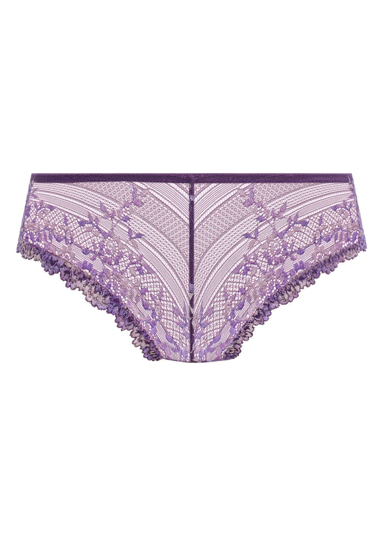 Model in Embrace Lace Tanga Broekje Grape packshot