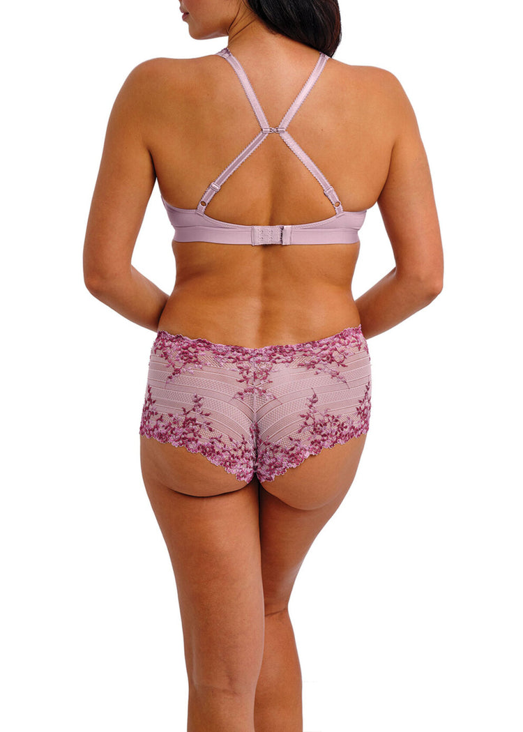 Model in Embrace Lace Beugelloze Bralette Keepsake Lilac achterzijde