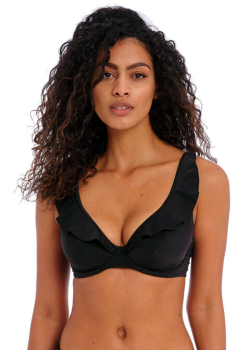 Model in Jewel Cove High Apex Bikini Top Voorzijde 