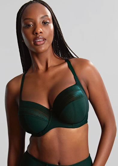 Model in Serene Full Cup BH Dark Green Voorzijde
