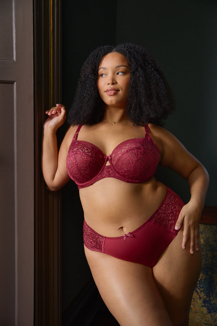 Model in Estel Full Cup BH Cherry Red lifestyle