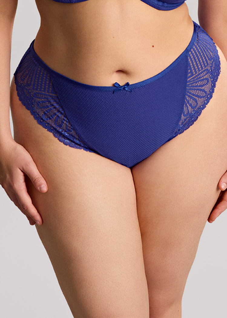 Model in Entice Broekje Indigo voorzijde