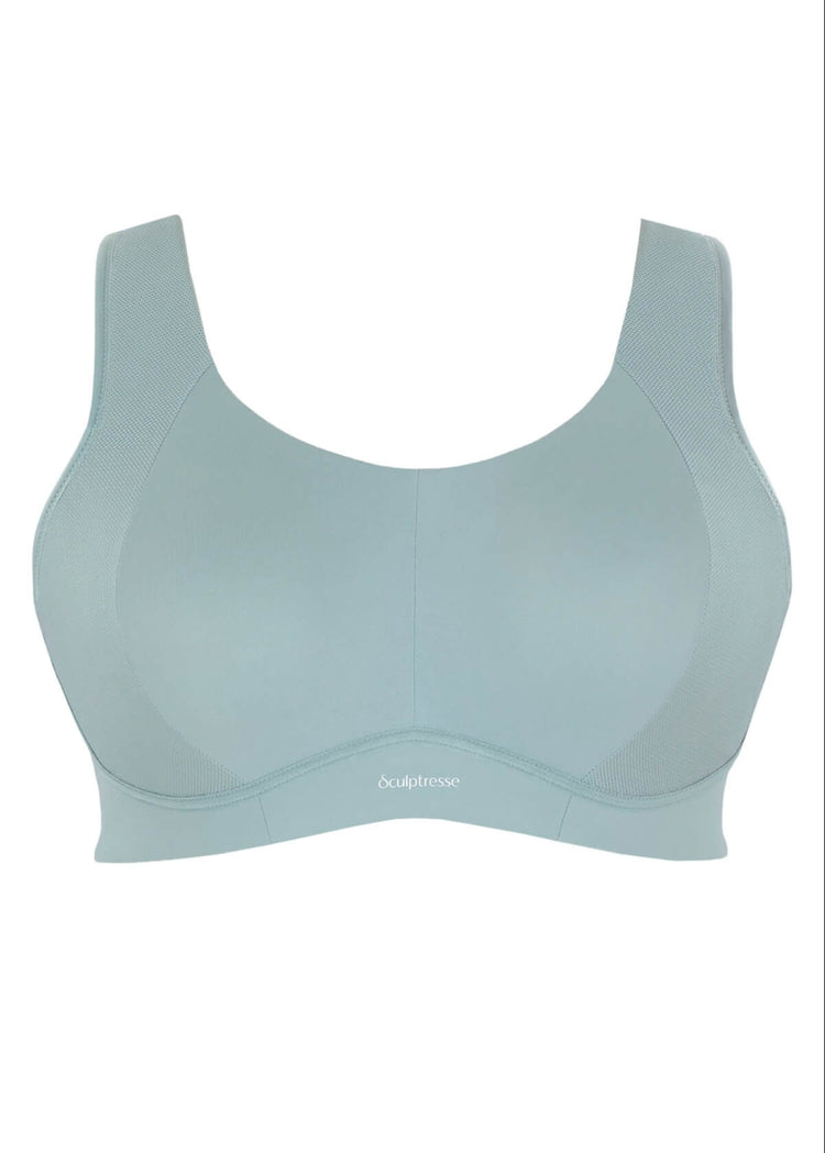 Model in Thrive Sport BH Pale Green packshot