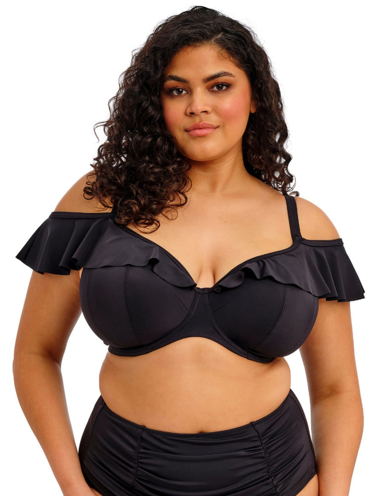 Model in Plain Sailing Plunge Shoulder Bikini Top Zwart Voorzijde