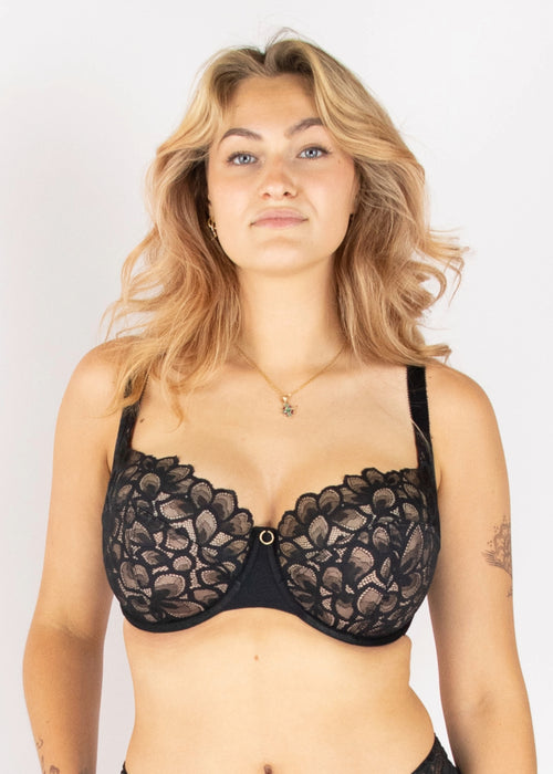 SuperBra Model in Allure Balconette BH Black/Latte  Voorzijde