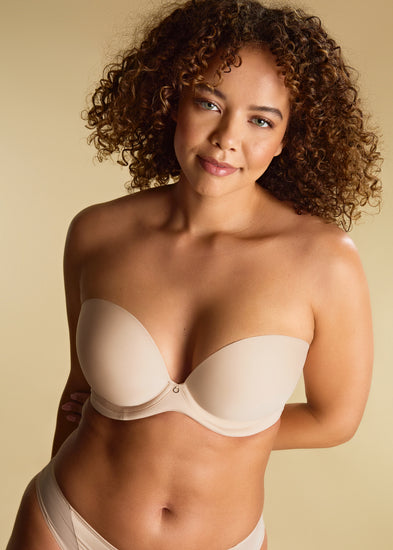 Model in Faith Strapless BH Latte Voorzijde