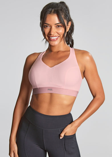 Model in Ultra Perform Non Padded Charity Sport BH Pink Voorzijde