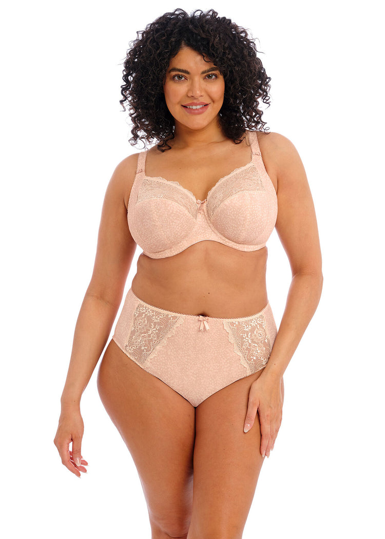 Model in Morgan Full Cup BH Cameo Rose voorzijde