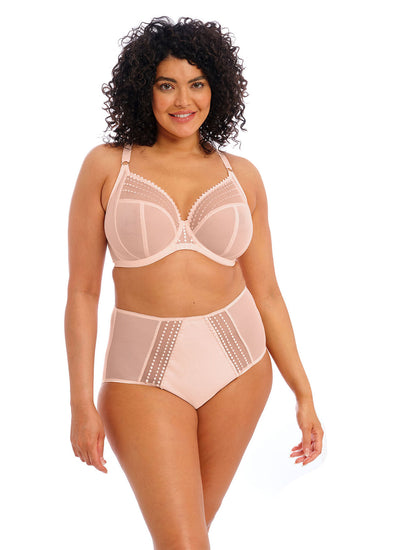 Model in Matilda Full Cup Plunge BH Pearl Blush voorzijde