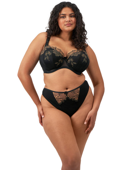Model in Teagan Black/Almond set