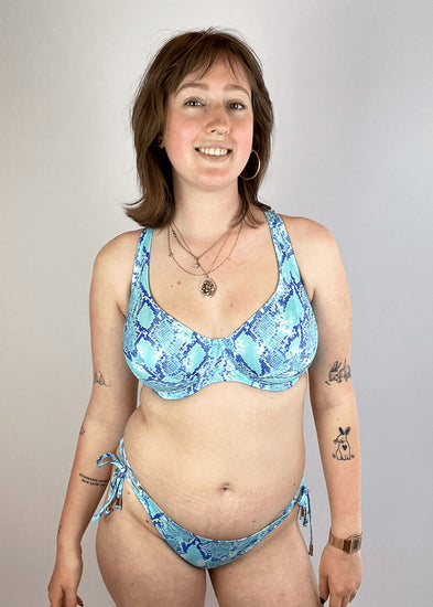 Komodo Bay High Apex Bikini Top Aqua
