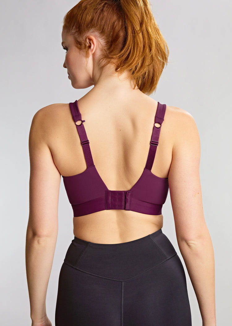 Life Style Model in Ultra Perform Non Padded Sport BH Berry/Chalk Achterzijde